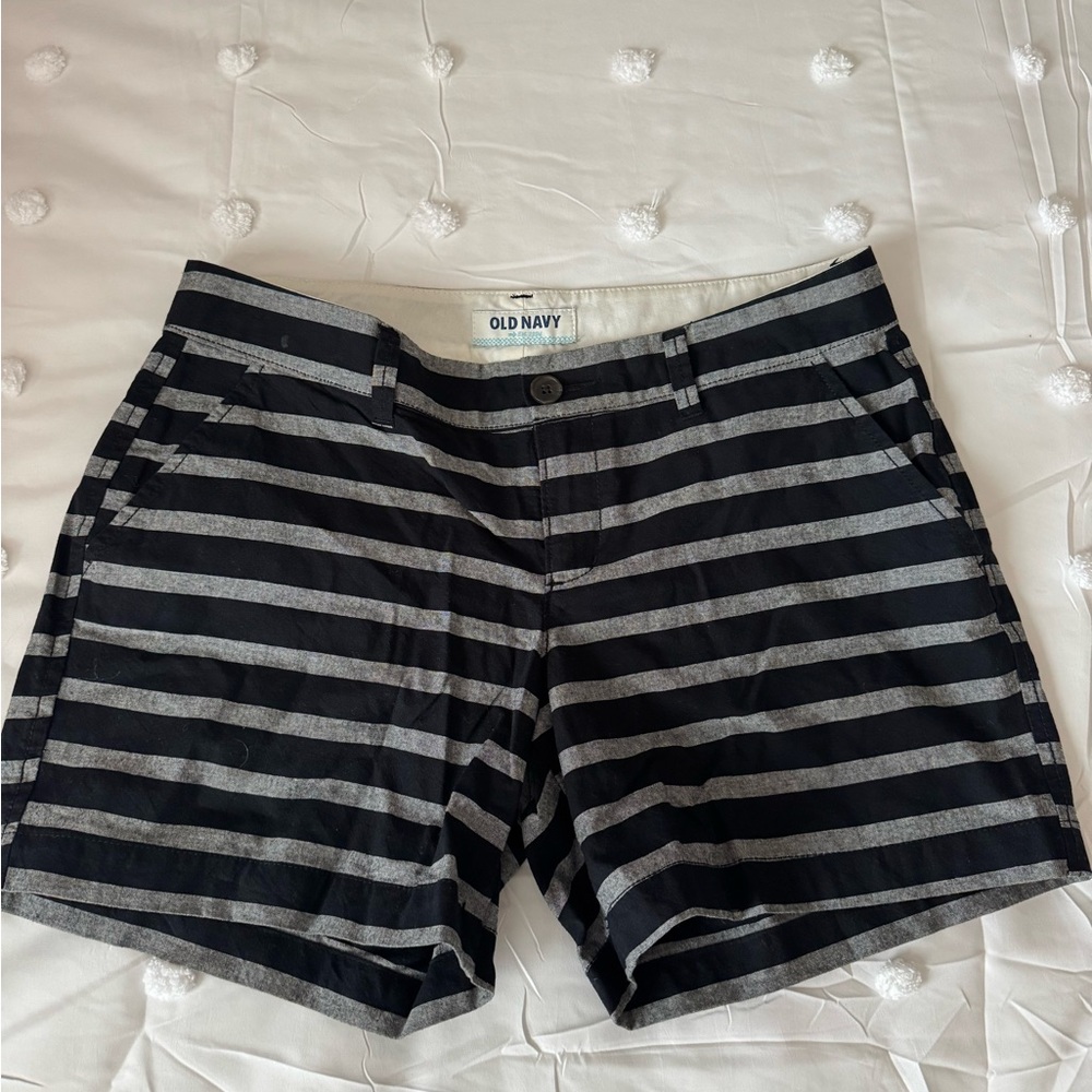 Women’s Old Navy Black and Gray Flat Front Shorts